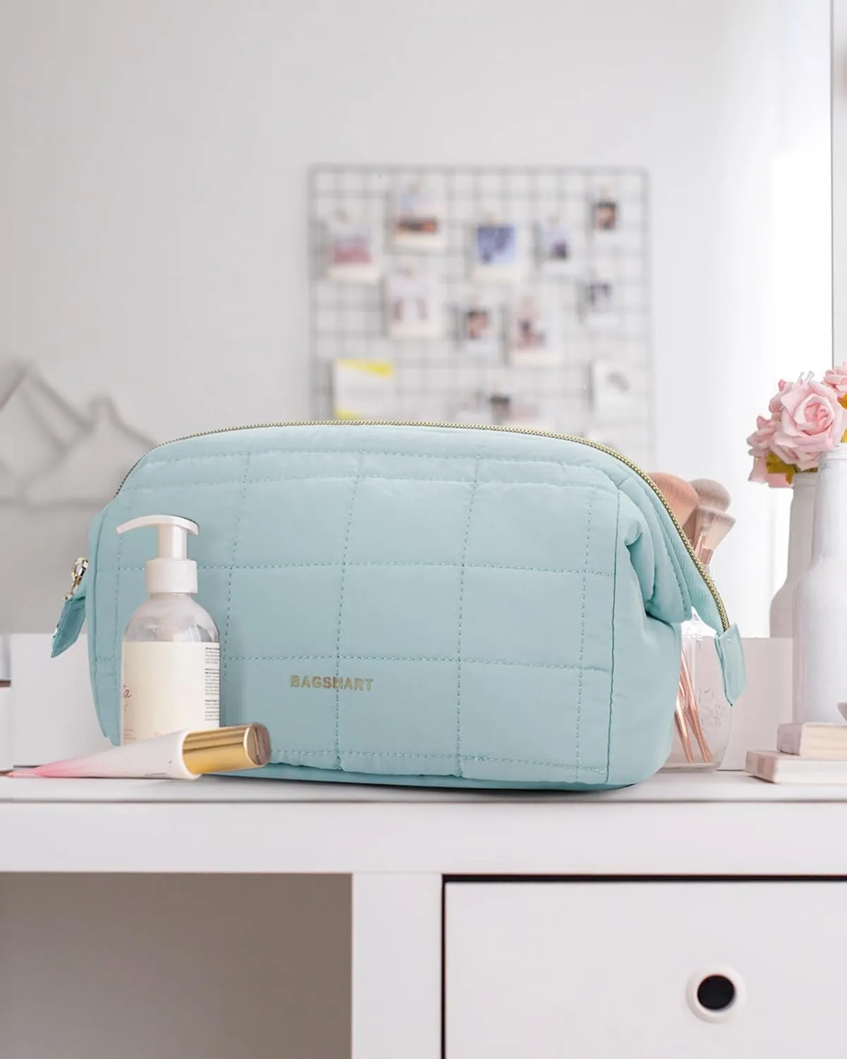 BAGSMART Makeup Bag Travel Toiletry Bag, Puffy Padded Make Up Bags for Women Makeup Organizer Case, Wide-open Pouch Purse Travel Essentials Toiletries Accessories Brushes, Light Blue
