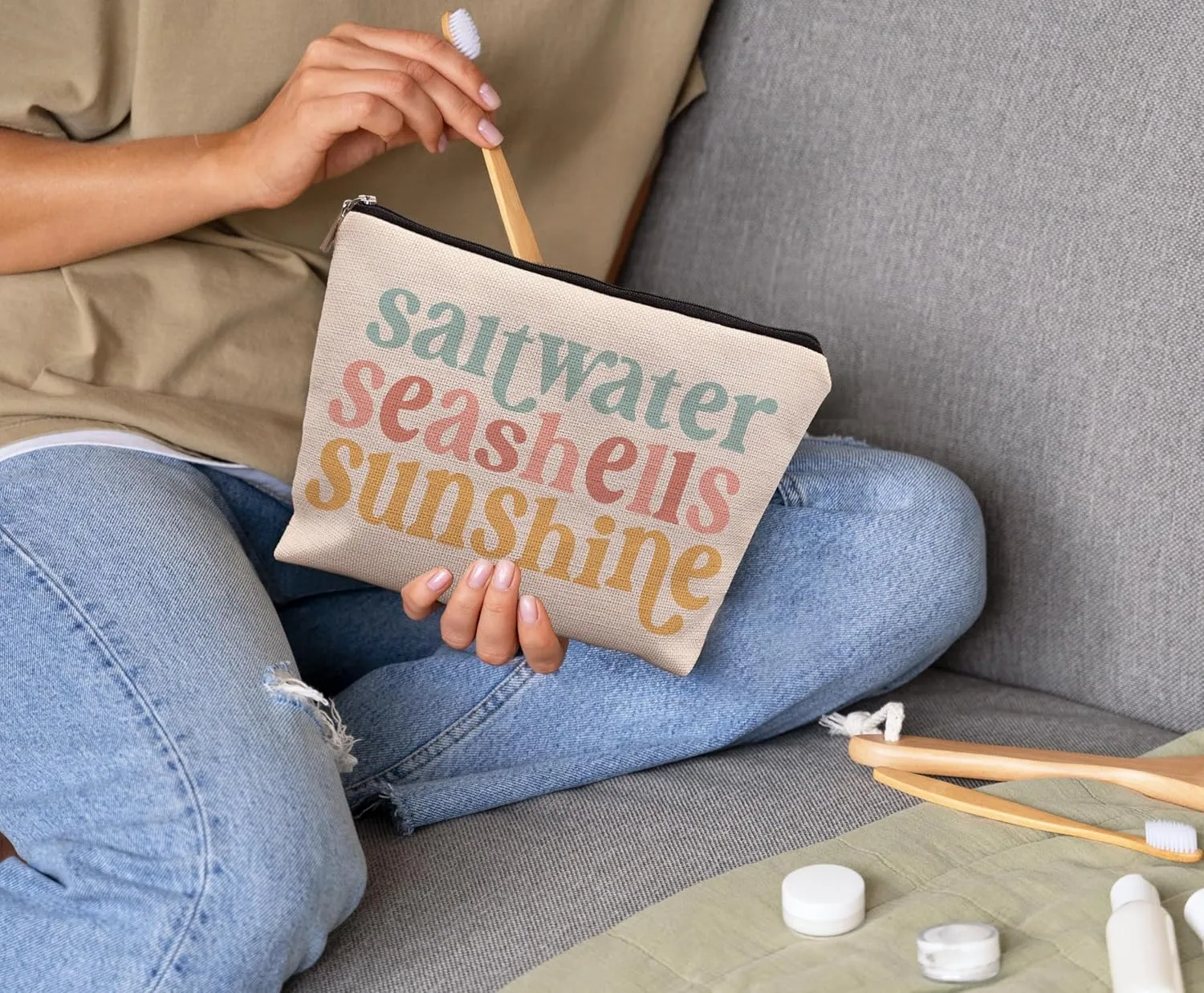 Beach Makeup Bag,Sunscreen Summer Travel Makeup Pouch,Saltwater Seashells Sunshine Travel Cosmetic Zipper Bags for Women,Beach Gifts for Women