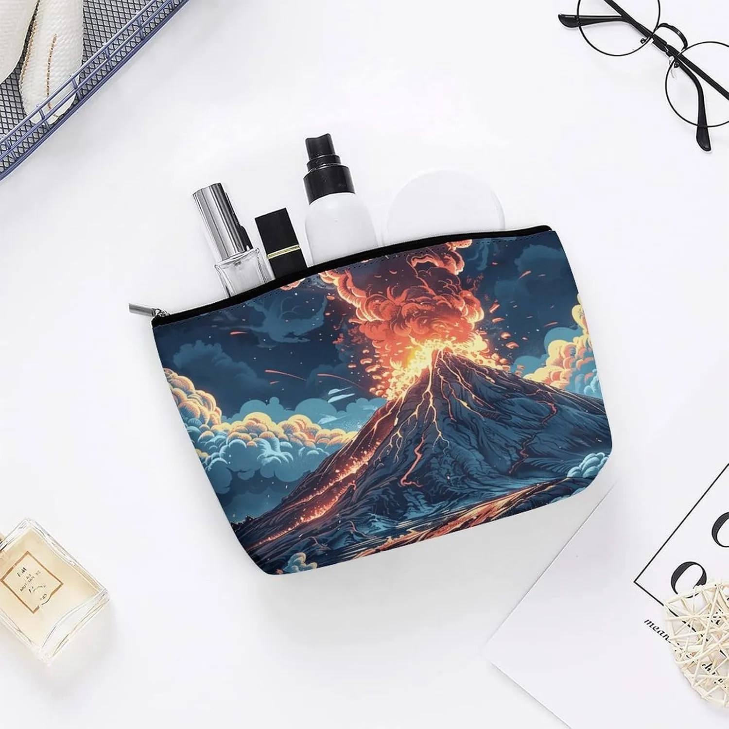 Cosmetic Bag Travel Makeup Bag Waterproof Toiletry Bag Depicts A Volcano Makeup Organizer Case Portable Toiletry Pouch Large Capacity Zipper Pouch for Women Men