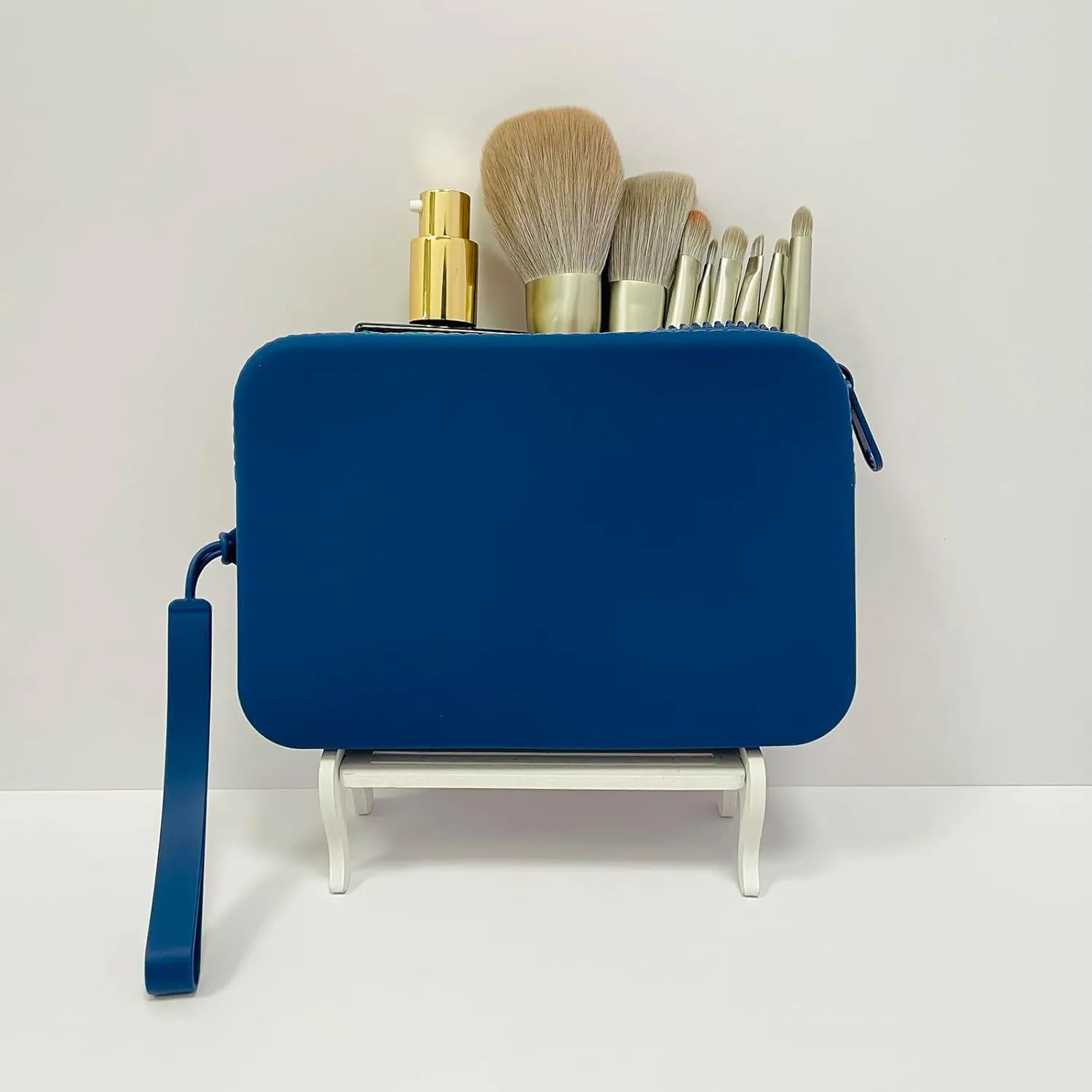 Large Silicone Multifunctional Essential Bag Portable Travel Makeup Bag for Women Men Cards Cash Bag Zipper Pouch (Blue)
