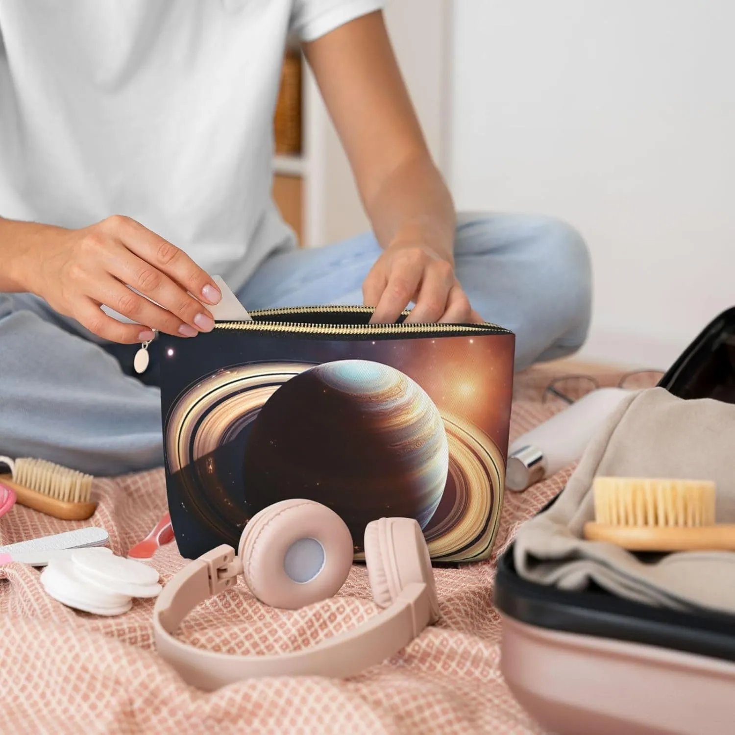 Makeup Bag for Women Saturn Ring Travel Cosmetic Bag Large Capacity Portable Makeup Organizer Bags PU Leather Waterproof Toiletry Bag Cute Aesthetic Zipper Makeup Pouch